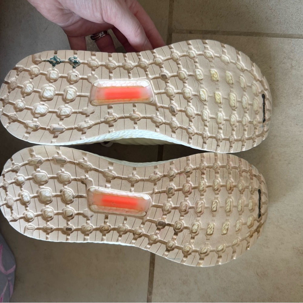 Adidas Women’s Ultraboost 19 Running Shoe Off White/Glow Orange F34073 Sz 10 - Picture 4 of 6